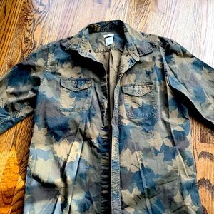GAP Camo button up